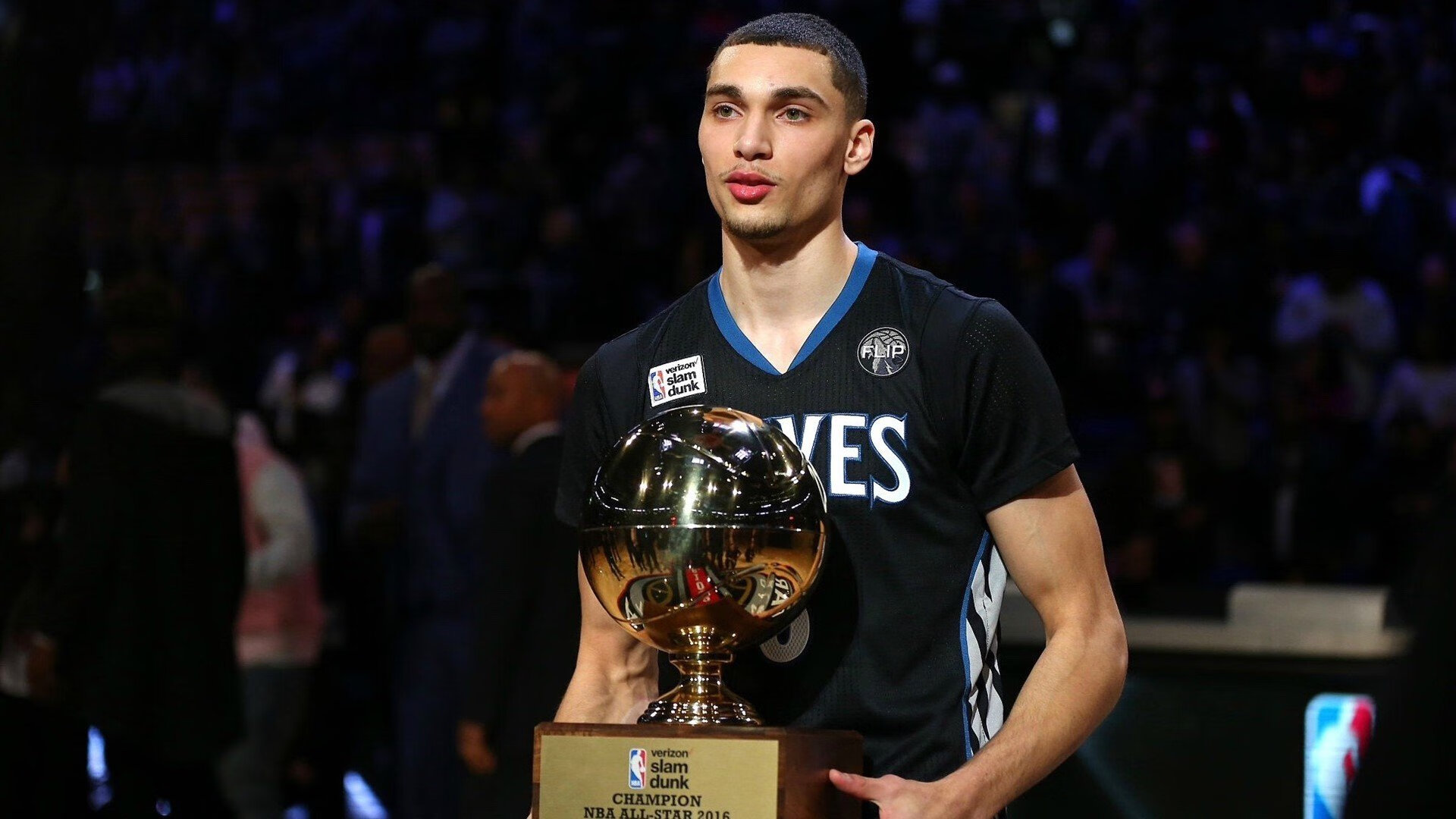 独行侠横扫马刺，詹姆斯带动全队节奏的艺术