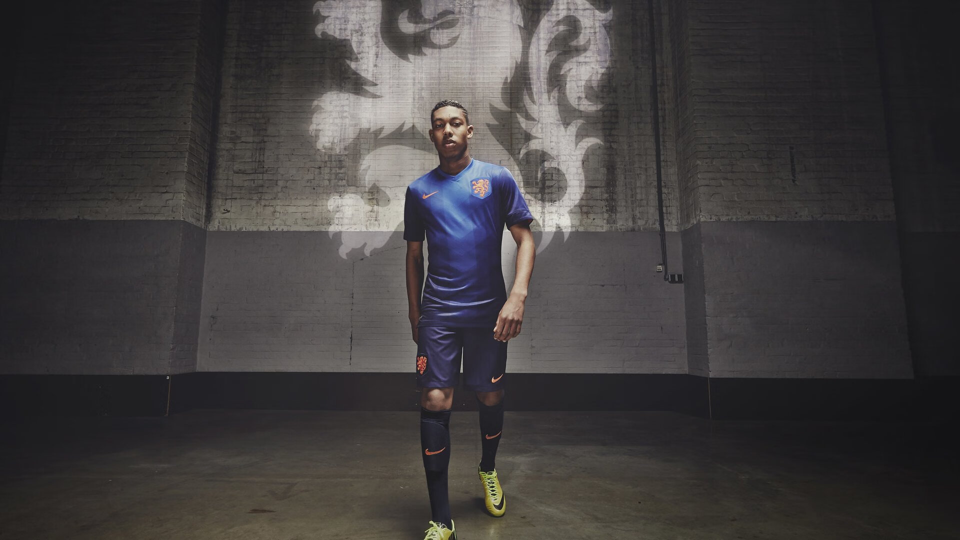 凯恩德甲封神夜，皇家社会欧战斩红魔，当无冠诅咒在平行时空打破